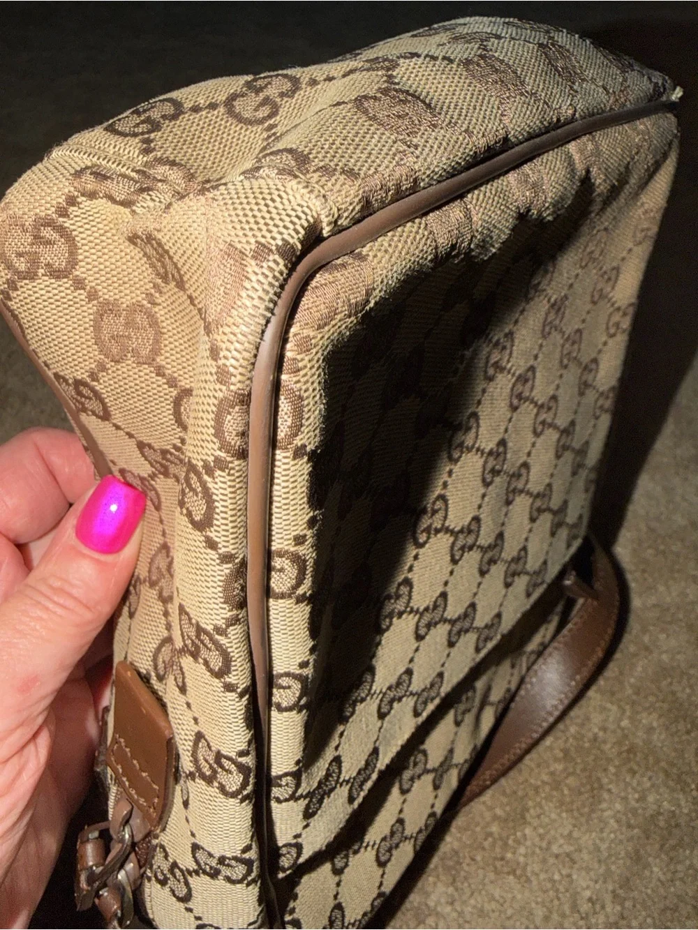 Gucci compact messenger